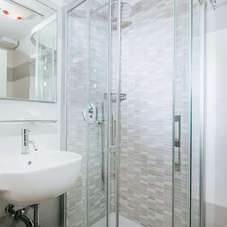 Vienna Otel 3*