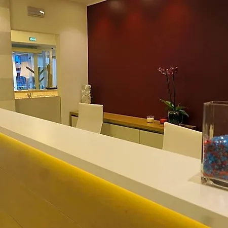 Vienna Hotel 3*
