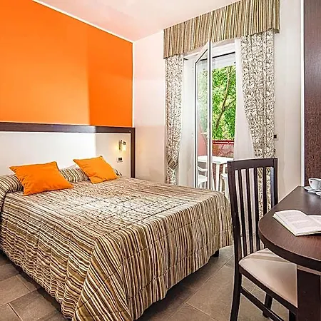 Vienna Hotel 3*