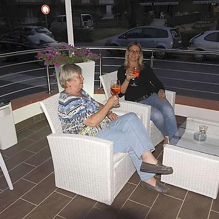 维也纳酒店 利尼亚诺萨比亚多罗